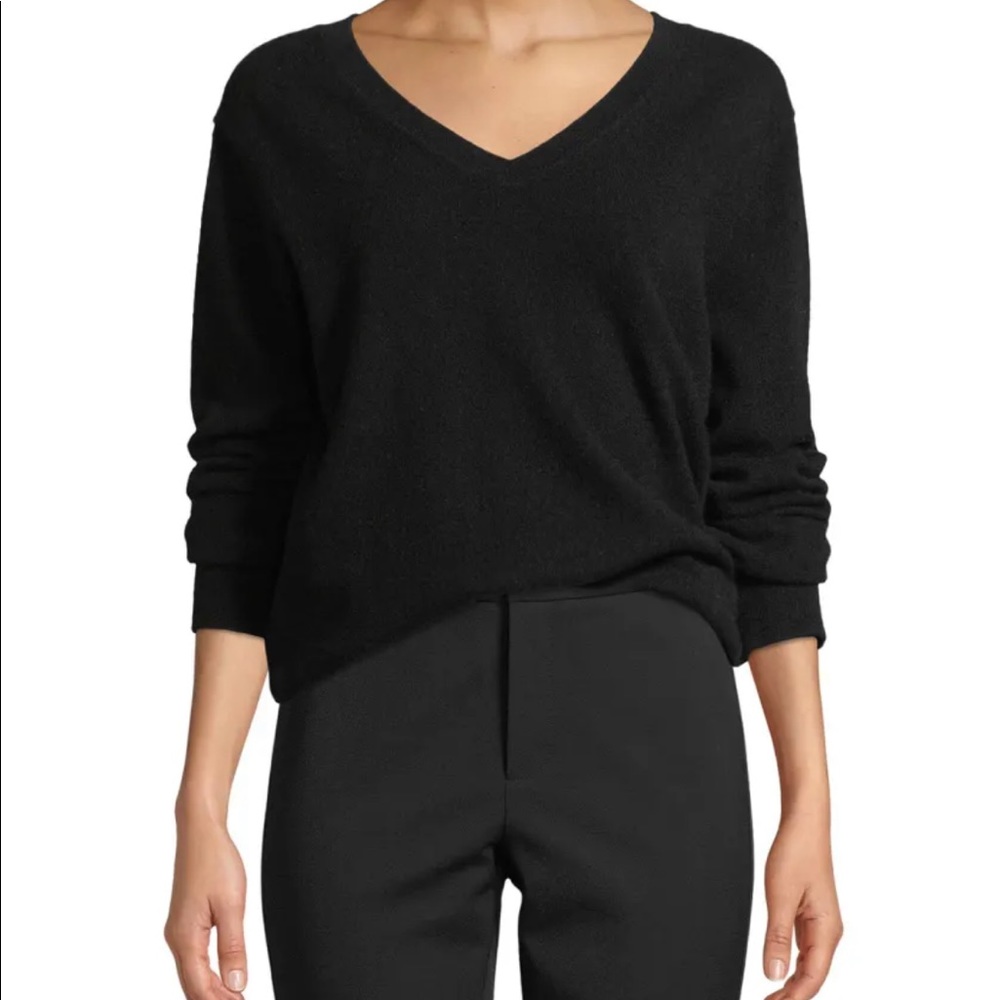 SOLD ‼️ Neiman Marcus Cashmere Pullover Sweater